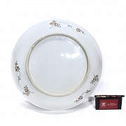 Large enameled porcelain plate, Qing dynasty.