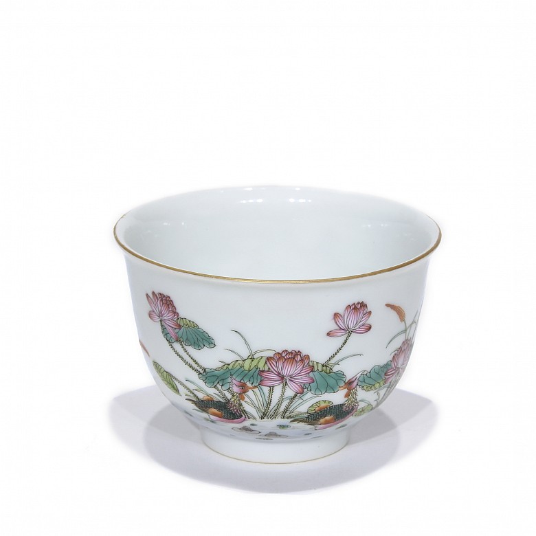 Small enameled bowl, Qianlong seal.