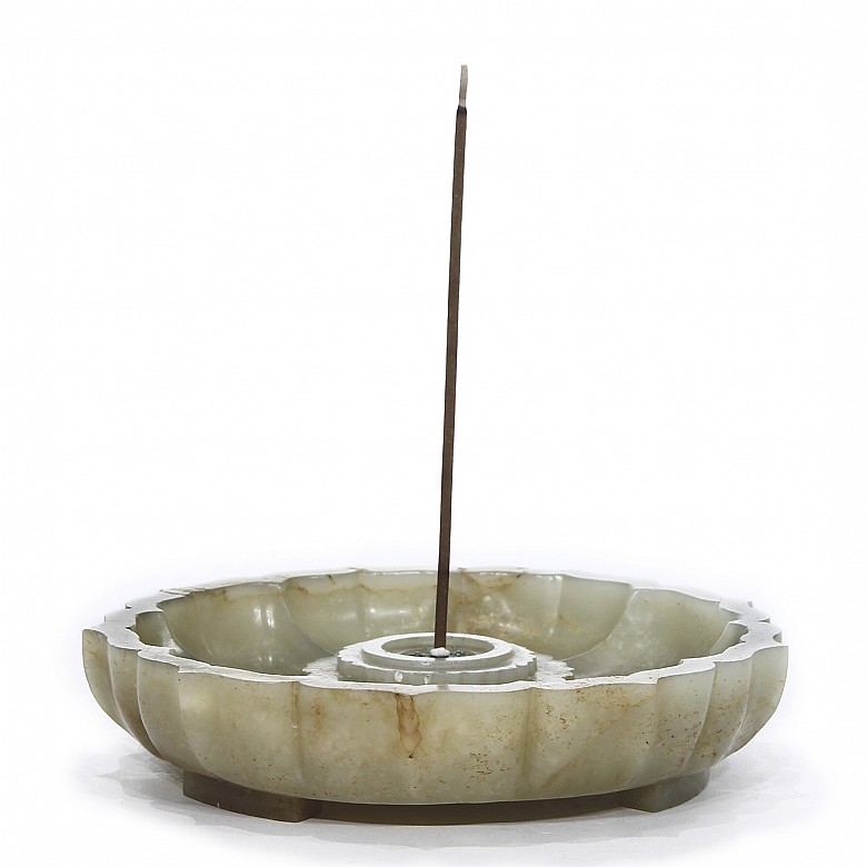 Incensario de jade tallado en forma de loto, Dinastía Qing.