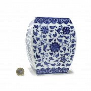 Blue and white porcelain vase, Qianlong period (1736 - 1795).