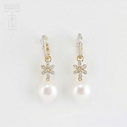 Pearl earrings in 18k yellow gold and diamonds. - 4