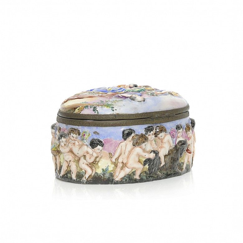 Caja de porcelana europea esmaltada, S.XX - 1