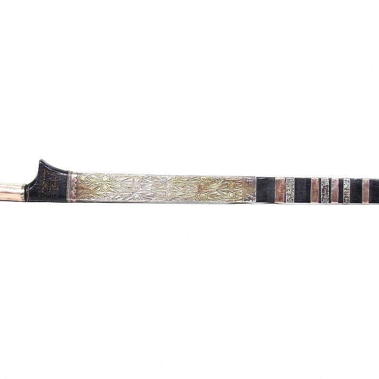 Golok o sable indonesio con mango de madera y funda de ébano y metal, s.XIX