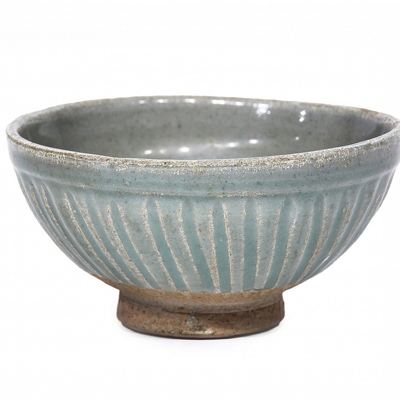 Bowl with carved decoration, Sawankhalok, 14th-15th centuries
