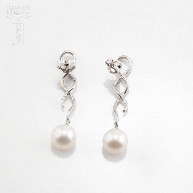 Earrings with Natural pearl and diamond 0.35cts in white gold - 2