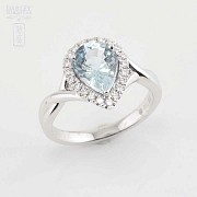 18k Gold Ring with Aquamarine and Diamonds