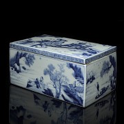 Caja de porcelana con tapa, azul y blanca, dinastía Ming