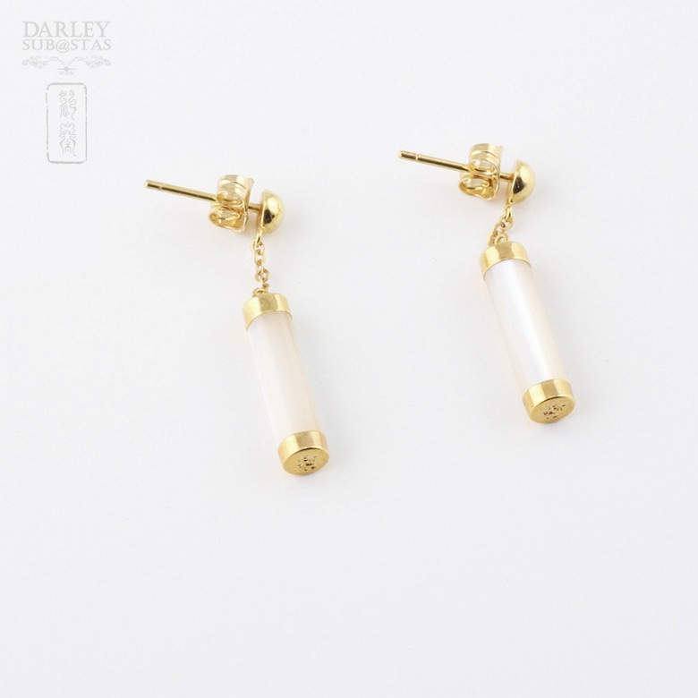 earrings natural mother of pearl in 18k yellow gold - 2