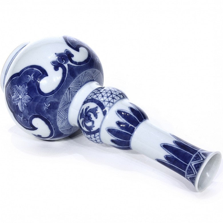 Porcelain vase in blue and white, 20th century