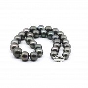 Tahitian pearl necklace in diminishing size.