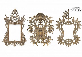 Vicente Andreu. Three carved wooden decorative objects, 20th century.