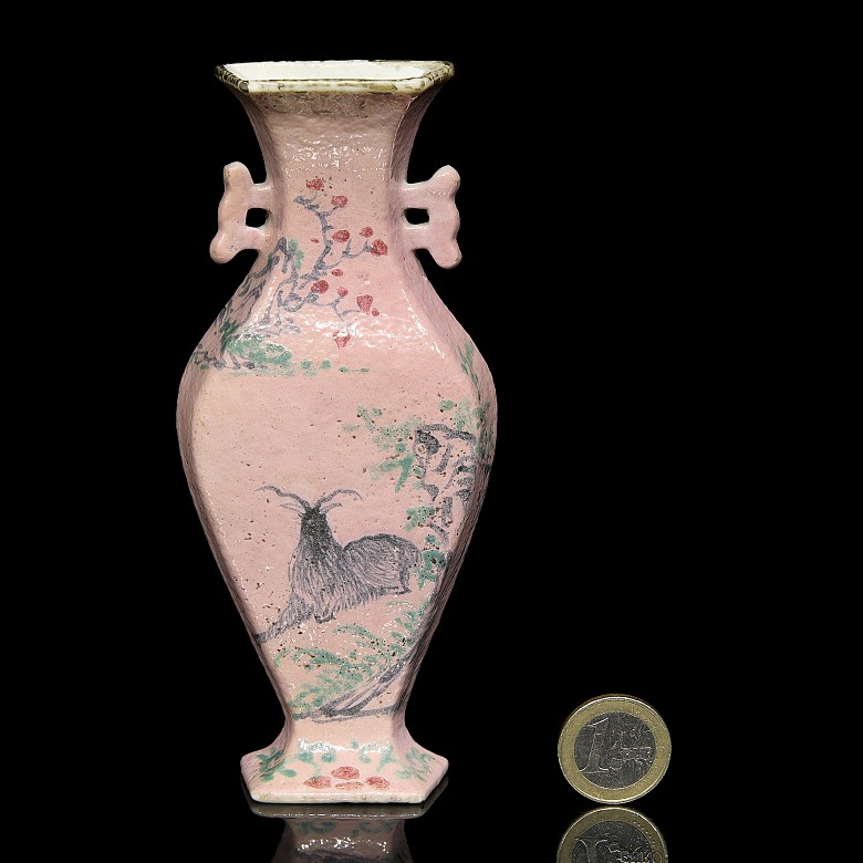 Small pink wall vase - 8