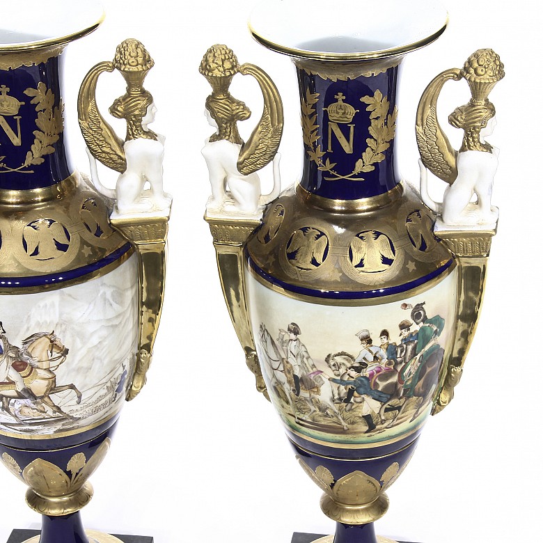 Pair of Napoleon III style vases, 20th century