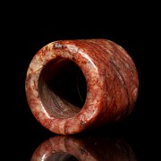 Bonito anillo arquero de jade con tonos rojizos - 6