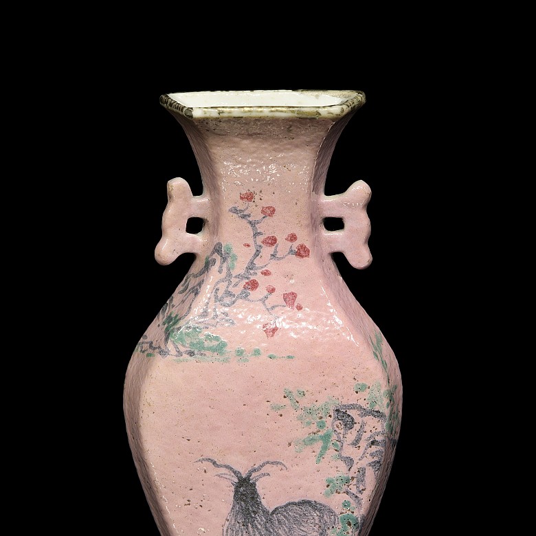 Small pink wall vase - 1