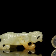 Figura de bestia mítica en jade tallado, dinastía Han