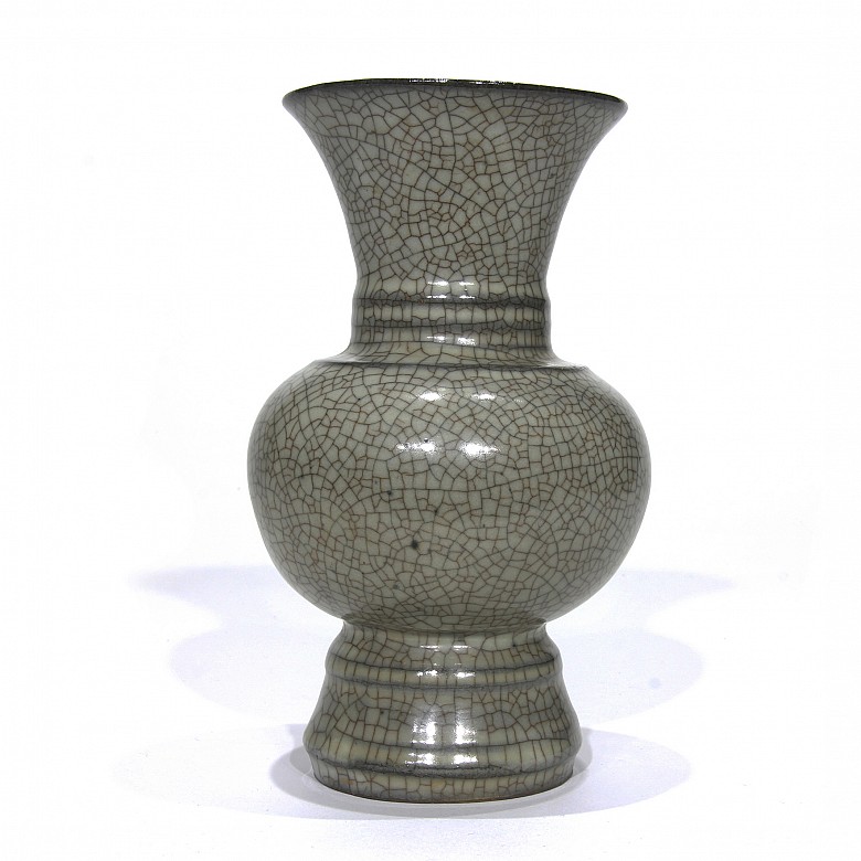 Jarrón de cerámica Guanyao, dinastía Qing.