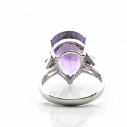 18 k white gold with amethyst and diamonds ring