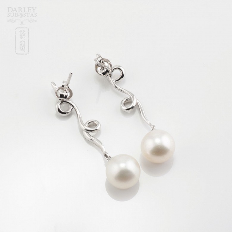 Earrings in 18k white gold with white pearls and diamonds. - 3