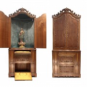 Mueble-capilla en madera de nogal, med.s.XX