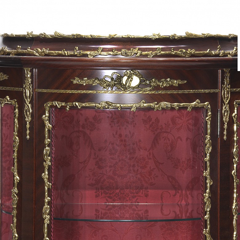 Showcase with floral decoration, 20th century