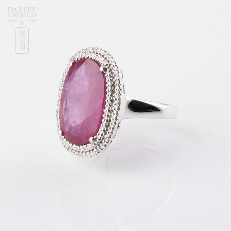 Ring with ruby ​​10.45cts and diamonds in 18K white gold. - 2