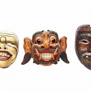 Tres máscaras de topeng de madera tallada, med.s.XX