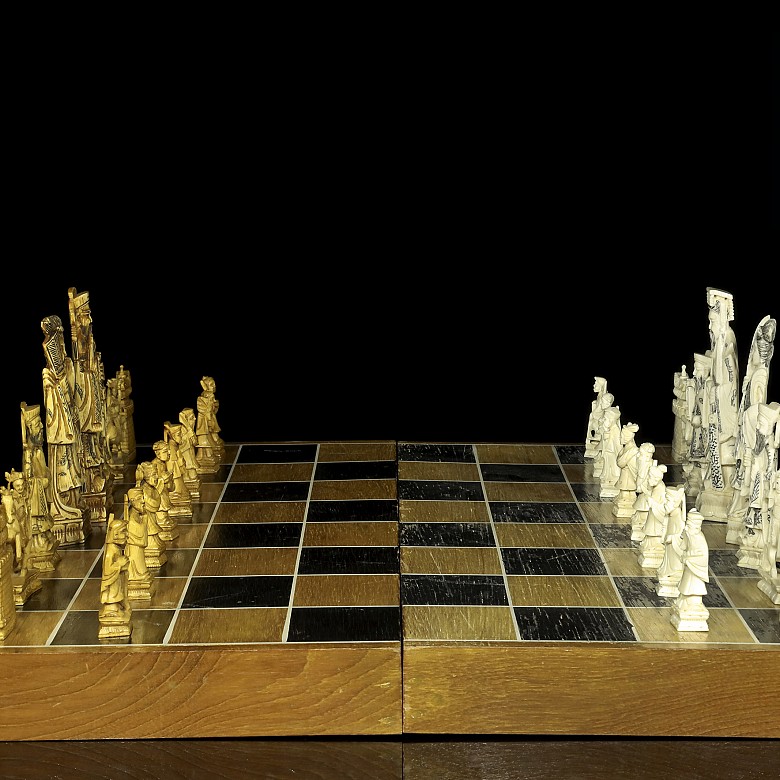 Juego de ajedrez de marfil, S.XX