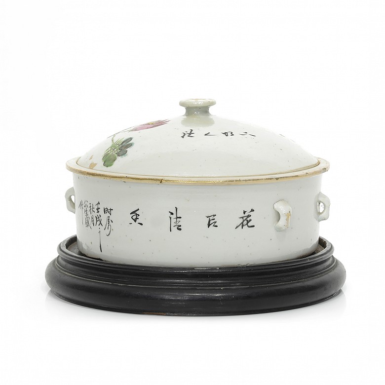 Vessel with Chinese porcelain lid, early 20th Century