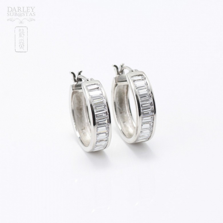 Pair of earrings in silver and rhodium with zirconia