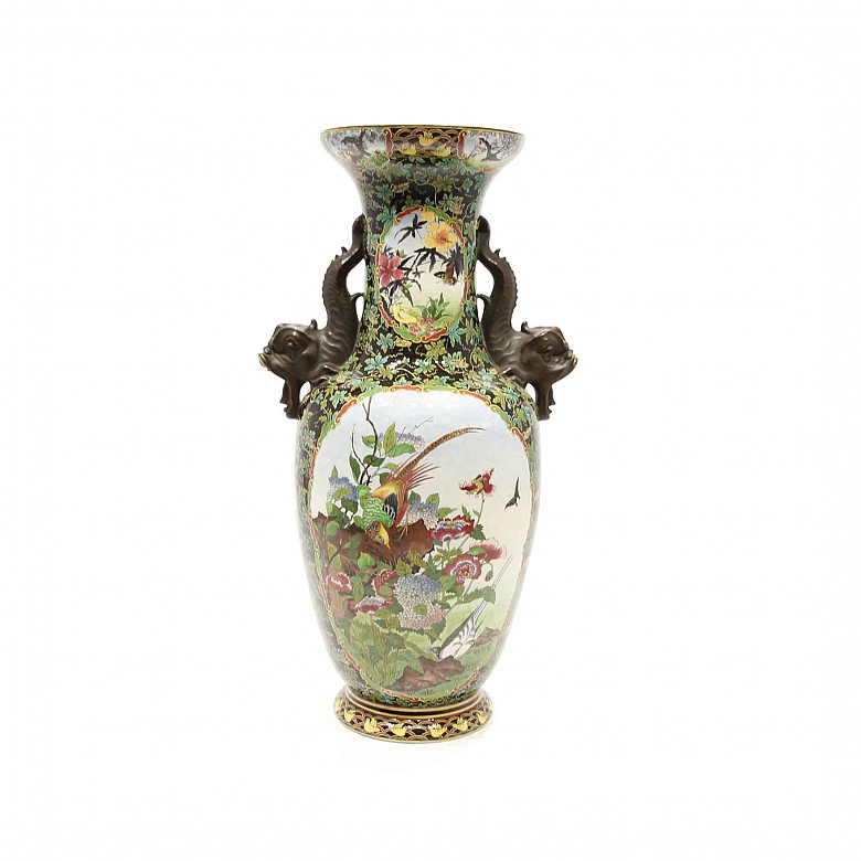 Large chinese porcelain glazed vase with fish handles on a base, 20th century.