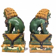 Pair of glazed ceramic lions, 20th century - 2