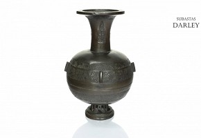 Archaic bronze vase with relief reliefs, Qing dynasty