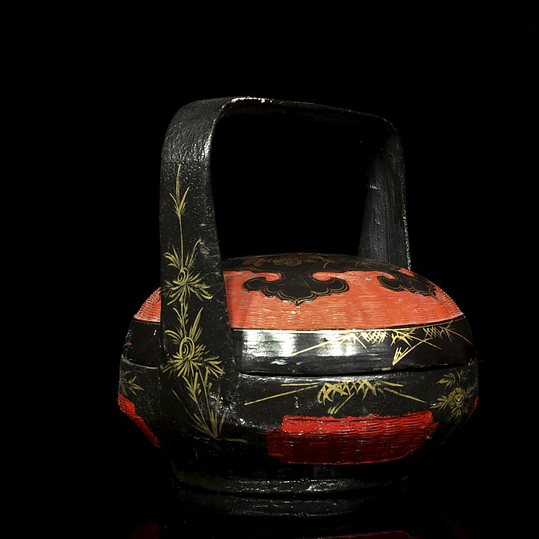 Lacquered and polychrome wood vessel, Qing dynasty