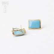 Earrings and turquoise ring in 18k yellow gold.