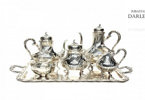 Silver coffee set with six pieces.