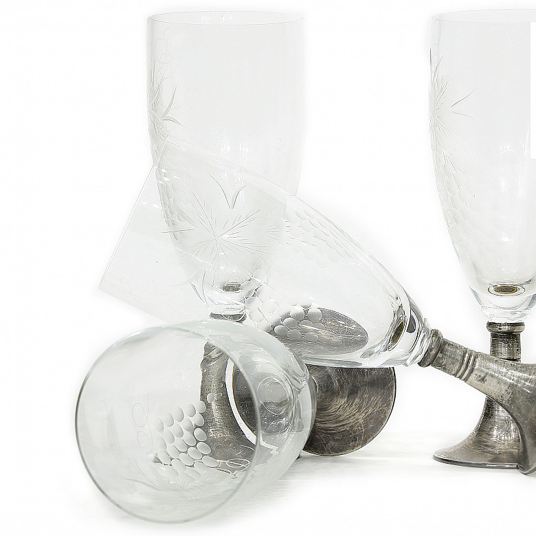 Set of eight champagne flutes with silver stem, 20th century