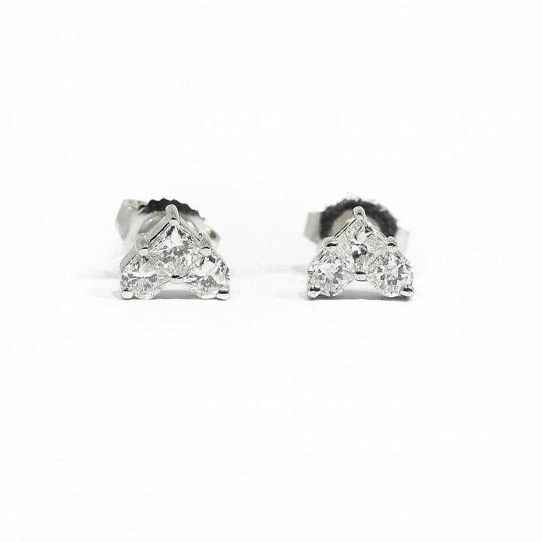 Pair of earrings in 18k white gold and diamonds.