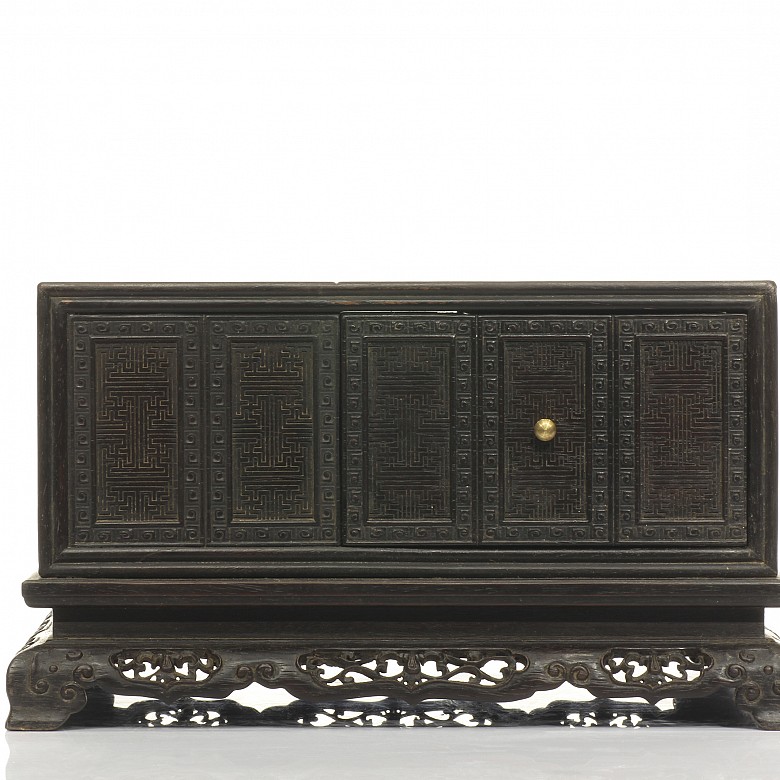 Carved wooden jewelry box, China, 20th century