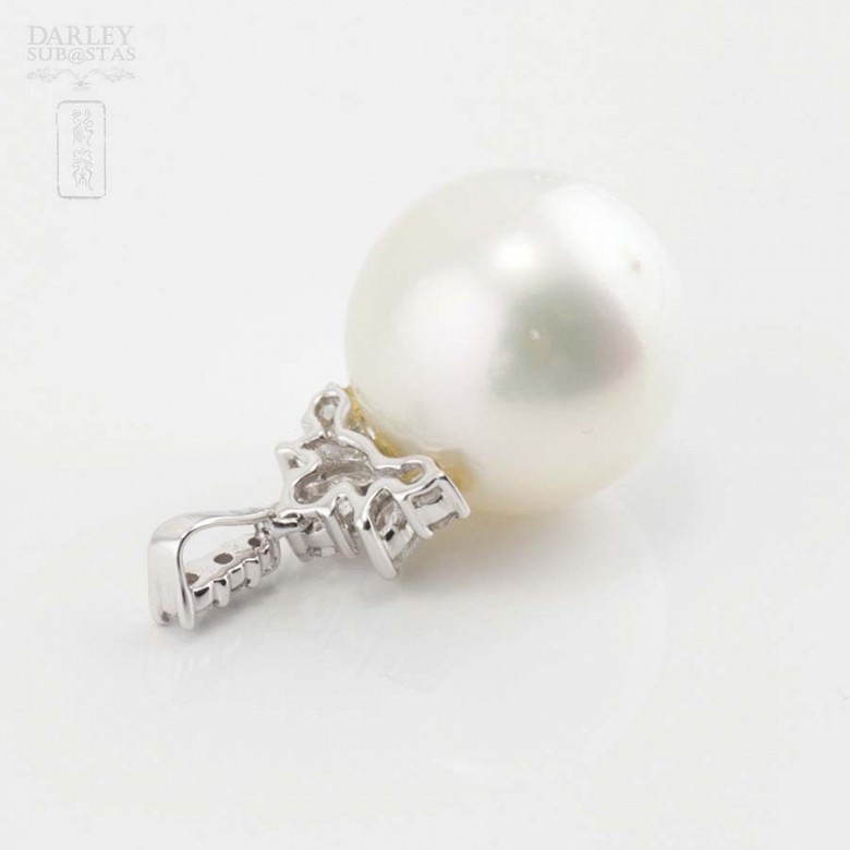 18k gold pendant with Australian pearl and diamonds - 2