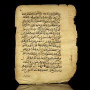 Hermosa hoja con caligrafía manuscrita en Árabe, posible Corán