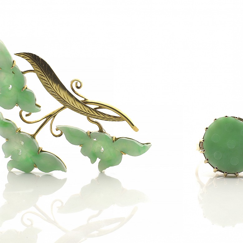 Set in 14k yellow gold with jade - 2