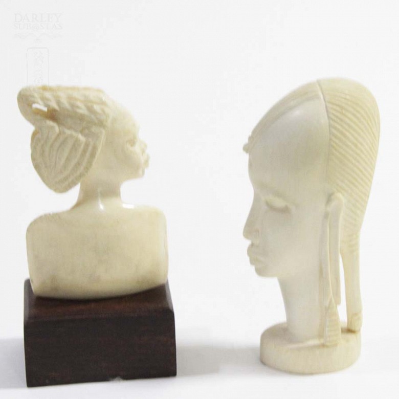 Two figures of African ivory - 5