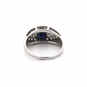 18k white gold ring with natural sapphire and diamonds.