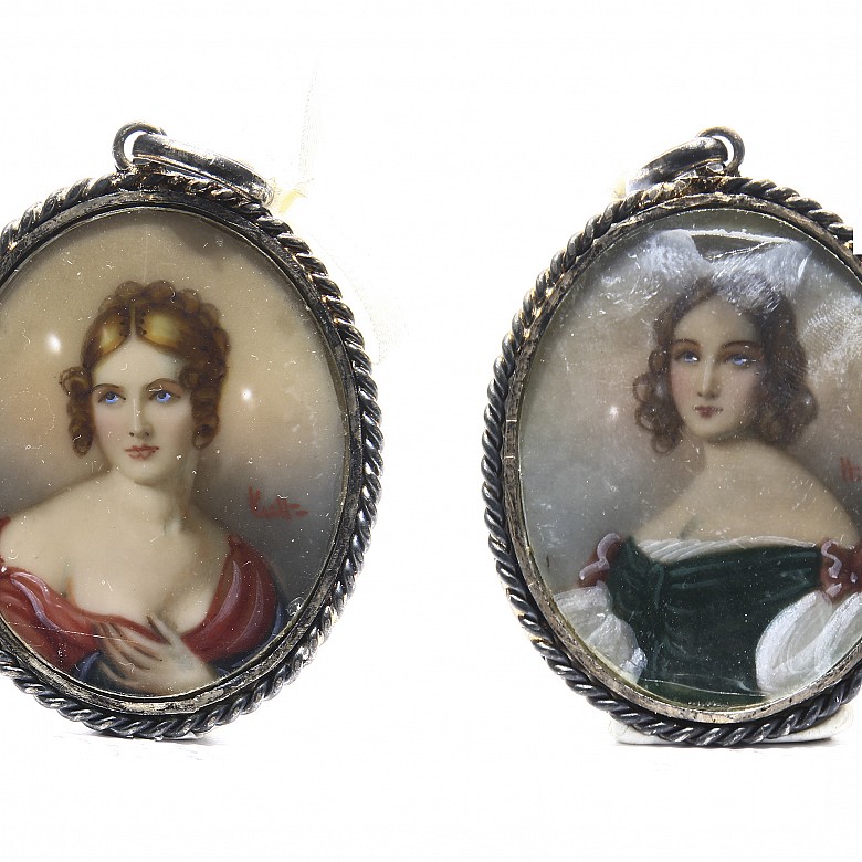 Lot of medallions with portraits of ladies, 20th century - 3