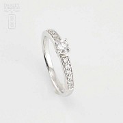 Solitaire 18k white gold and diamonds