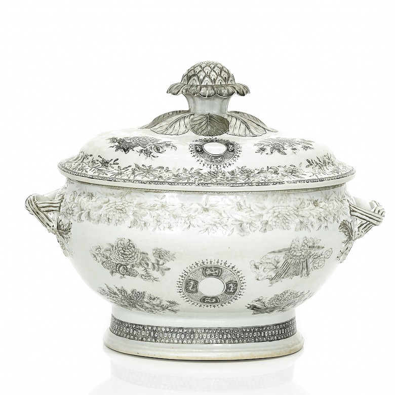 Large enameled porcelain tureen, Qing dynasty