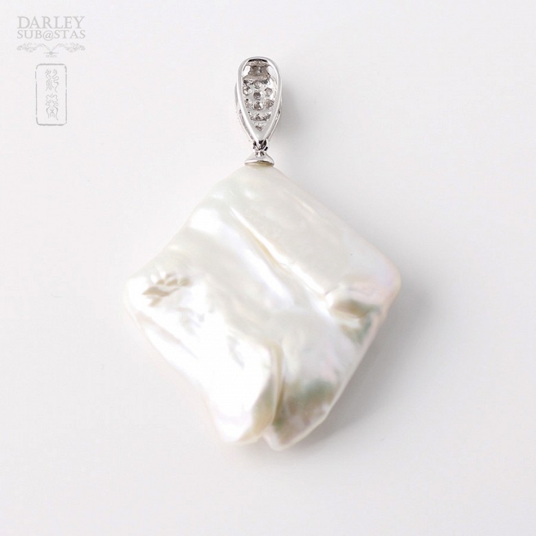 Colgante Perla Barroca natural con Diamantes en oro blanco de 18k. - 1