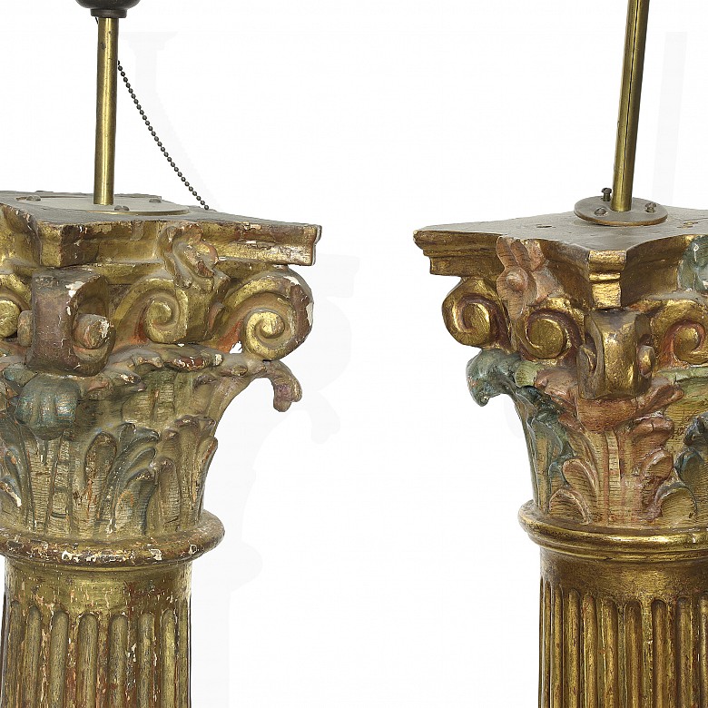 Dos columnas del S.XVIII adaptadas a una lámpara