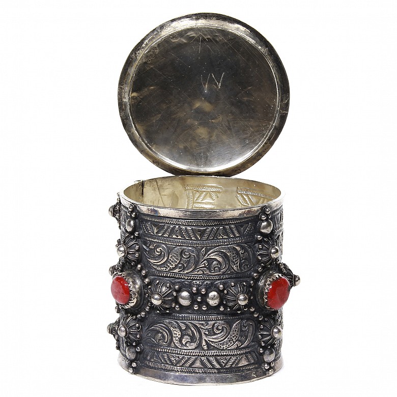 Silver box inlaid with hard stones, Indonesia, pps.s.XX